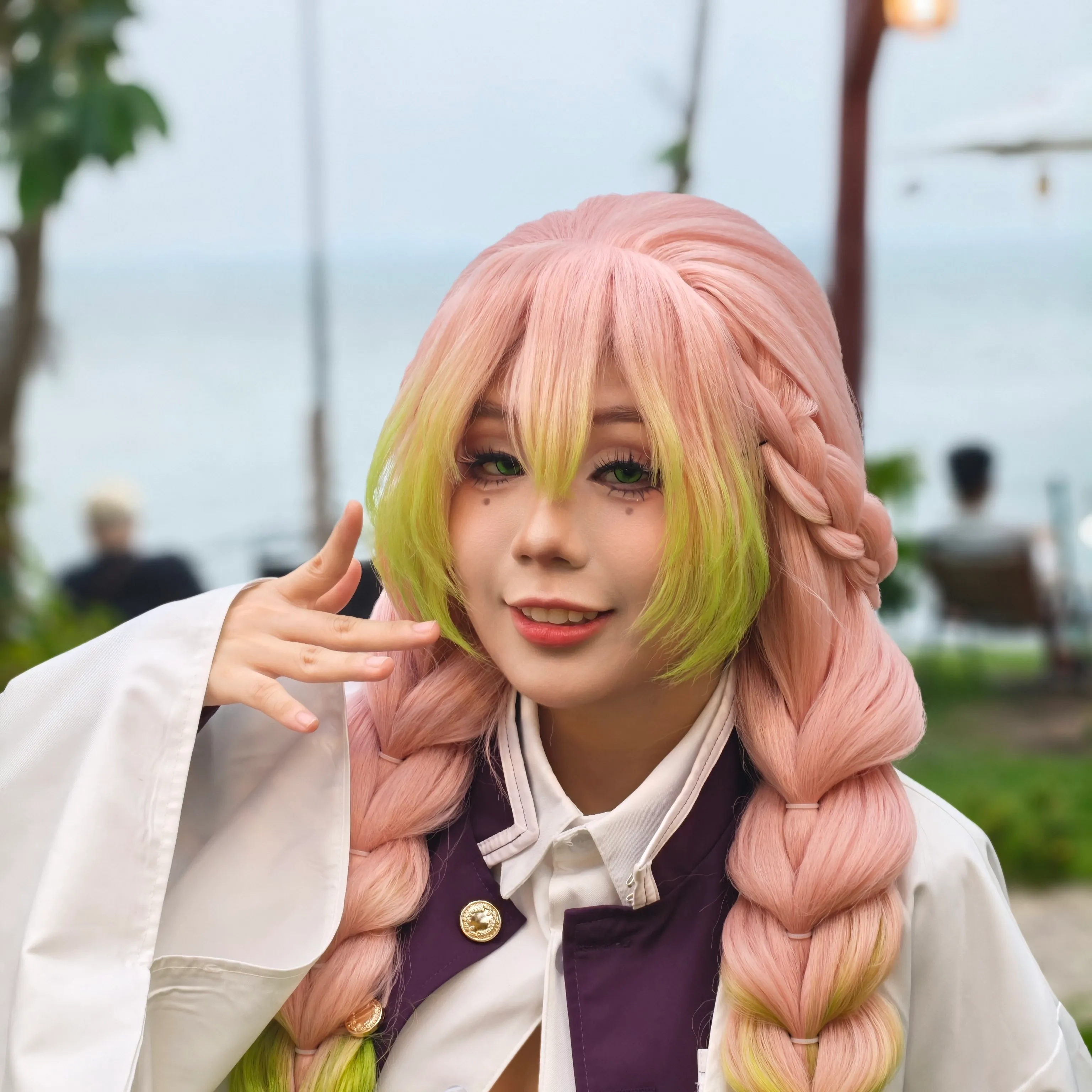 Cosplayer tóc hồng và xanh tại Chapter 1